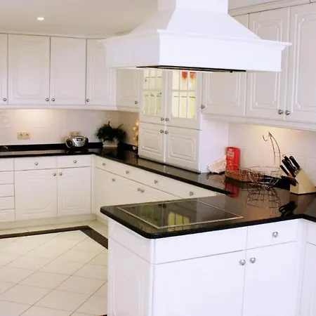 Sleeps 14 Pool Air Con Wifi *